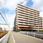 線路沿いマンション