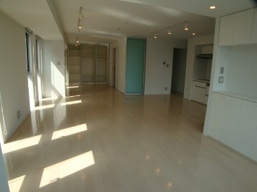 YOTSUYA RESIDENCE