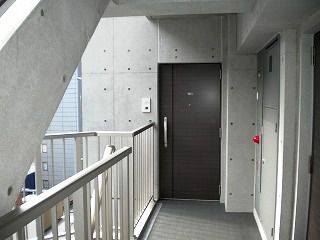 ラベール三越前