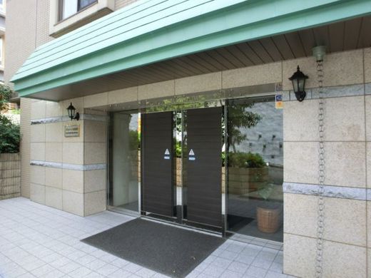 グランハイツ東新宿