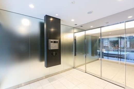 Ｃｒａｎｅ　Ｃｏｕｒｔ　Ｔｓｕｒｕｍｉ